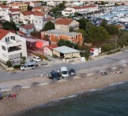 Premium Luksuzni Mobile-home On The 6 Lezaja Satelit Tv Wifi Klima 2 X Wc Velika Terasa Full Opremljena Ljubimci Dozvoljeni Parkirno Mjesto 10m Do Plaze Pogodno Za Djecu Mali Obiteljski Kamp 100m Do Centra Mjesta * Pirovac