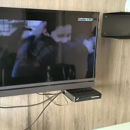 Camping Premium Luksuzni Mobile-home On The 6 Lezaja Satelit Tv Wifi Klima 2 X Wc Velika Terasa Full Opremljena Ljubimci Dozvoljeni Parkirno Mjesto 10m Do Plaze Pogodno Za Djecu Mali Obiteljski Kamp 100m Do Centra Mjesta Pirovac