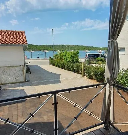 Premium Luksuzni Mobile-home On The 6 Lezaja Satelit Tv Wifi Klima 2 X Wc Velika Terasa Full Opremljena Ljubimci Dozvoljeni Parkirno Mjesto 10m Do Plaze Pogodno Za Djecu Mali Obiteljski Kamp 100m Do Centra Mjesta Campingplads *