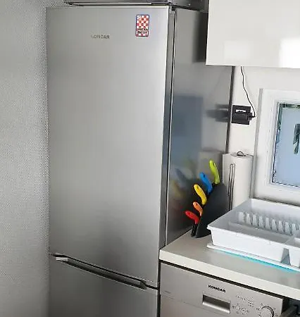 Premium Luksuzni Mobile-home On The 6 Lezaja Satelit Tv Wifi Klima 2 X Wc Velika Terasa Full Opremljena Ljubimci Dozvoljeni Parkirno Mjesto 10m Do Plaze Pogodno Za Djecu Mali Obiteljski Kamp 100m Do Centra Mjesta Pirovac