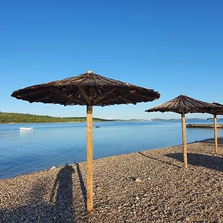 Premium: Beachfront Mobile With Family-friendly Amenities * Pirovac