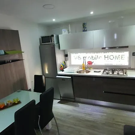 Premium Luksuzni Mobile-home On The 6 Lezaja Satelit Tv Wifi Klima 2 X Wc Velika Terasa Full Opremljena Ljubimci Dozvoljeni Parkirno Mjesto 10m Do Plaze Pogodno Za Djecu Mali Obiteljski Kamp 100m Do Centra Mjesta Camping *