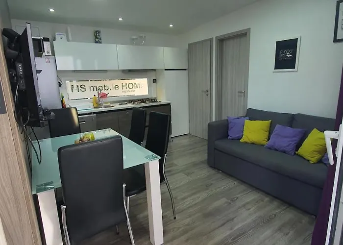 Premium Luksuzni Mobile-home On The 6 Lezaja Satelit Tv Wifi Klima 2 X Wc Velika Terasa Full Opremljena Ljubimci Dozvoljeni Parkirno Mjesto 10m Do Plaze Pogodno Za Djecu Mali Obiteljski Kamp 100m Do Centra Mjesta 캠프장 *