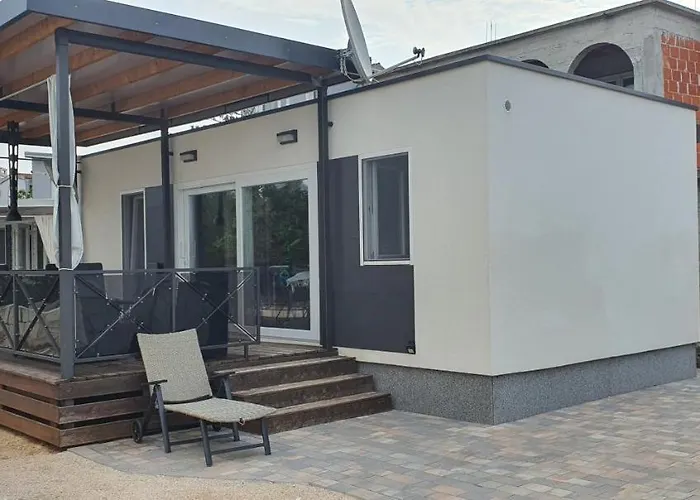 Premium Luksuzni Mobile-home On The 6 Lezaja Satelit Tv Wifi Klima 2 X Wc Velika Terasa Full Opremljena Ljubimci Dozvoljeni Parkirno Mjesto 10m Do Plaze Pogodno Za Djecu Mali Obiteljski Kamp 100m Do Centra Mjesta 캠프장