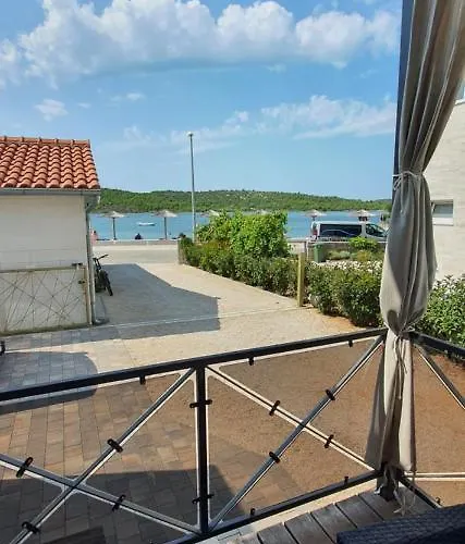 Premium Luksuzni Mobile-home On The 6 Lezaja Satelit Tv Wifi Klima 2 X Wc Velika Terasa Full Opremljena Ljubimci Dozvoljeni Parkirno Mjesto 10m Do Plaze Pogodno Za Djecu Mali Obiteljski Kamp 100m Do Centra Mjesta 캠프장 *