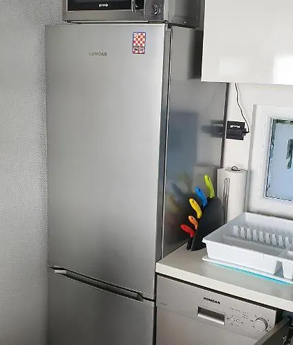 Premium Luksuzni Mobile-home On The 6 Lezaja Satelit Tv Wifi Klima 2 X Wc Velika Terasa Full Opremljena Ljubimci Dozvoljeni Parkirno Mjesto 10m Do Plaze Pogodno Za Djecu Mali Obiteljski Kamp 100m Do Centra Mjesta 피로바츠