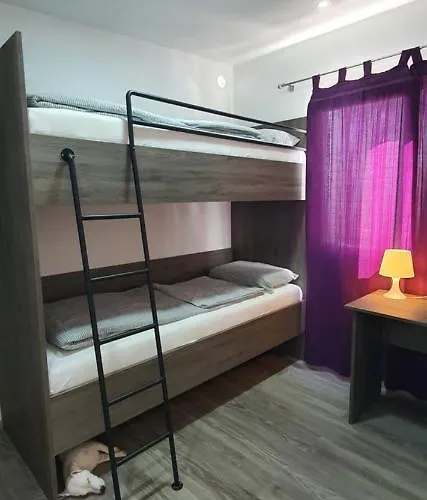 Premium Luksuzni Mobile-home On The 6 Lezaja Satelit Tv Wifi Klima 2 X Wc Velika Terasa Full Opremljena Ljubimci Dozvoljeni Parkirno Mjesto 10m Do Plaze Pogodno Za Djecu Mali Obiteljski Kamp 100m Do Centra Mjesta * 피로바츠