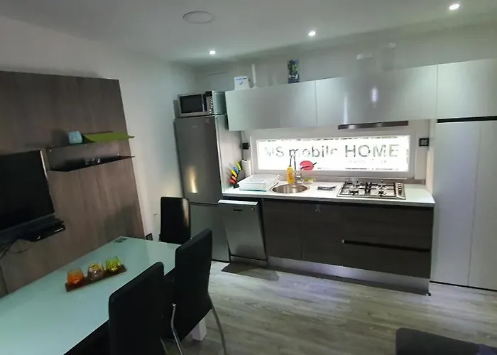 Premium Luksuzni Mobile-home On The 6 Lezaja Satelit Tv Wifi Klima 2 X Wc Velika Terasa Full Opremljena Ljubimci Dozvoljeni Parkirno Mjesto 10m Do Plaze Pogodno Za Djecu Mali Obiteljski Kamp 100m Do Centra Mjesta 캠프장 *